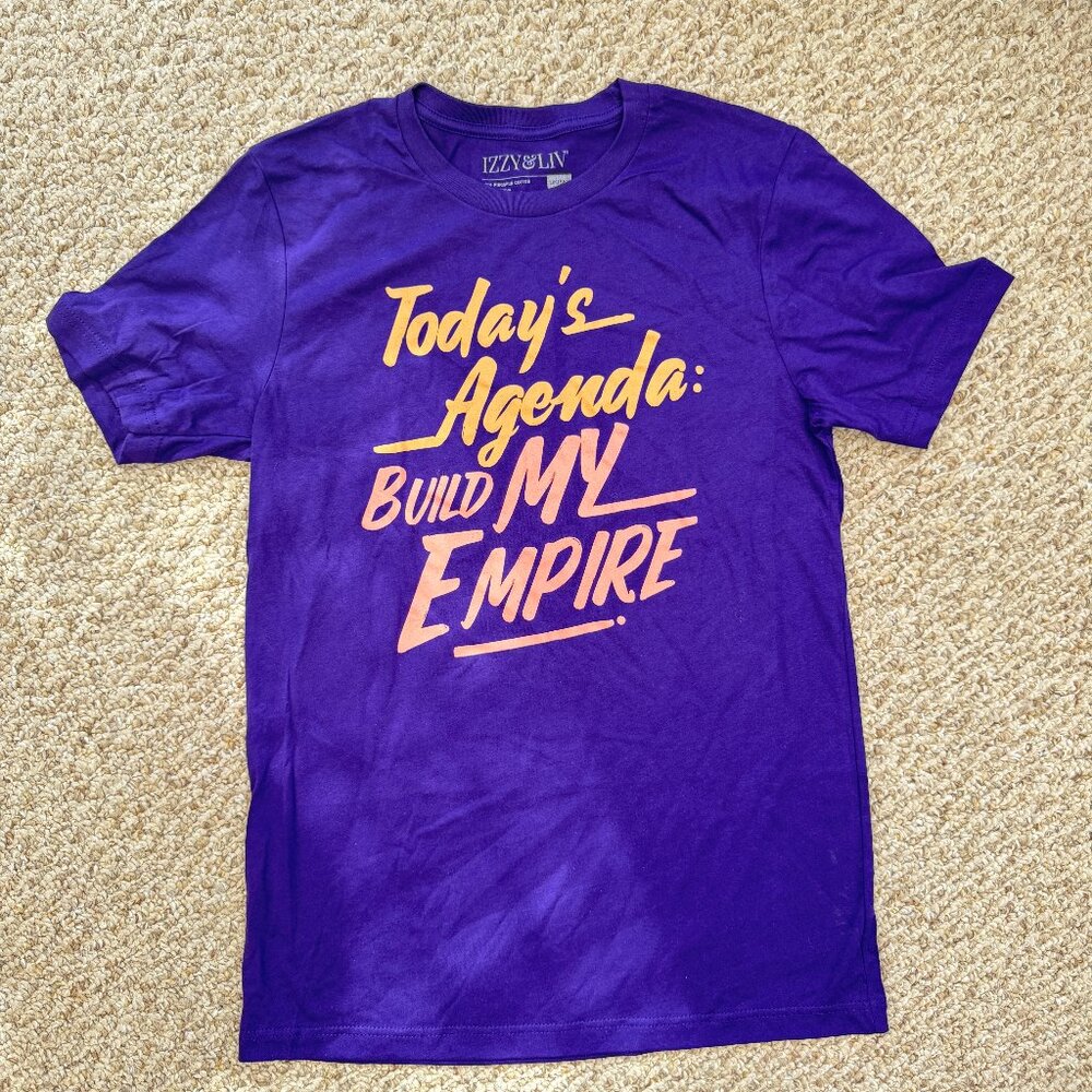 Izzy & Liv Build my empire t shirt 100% ringspun cotton Purple M